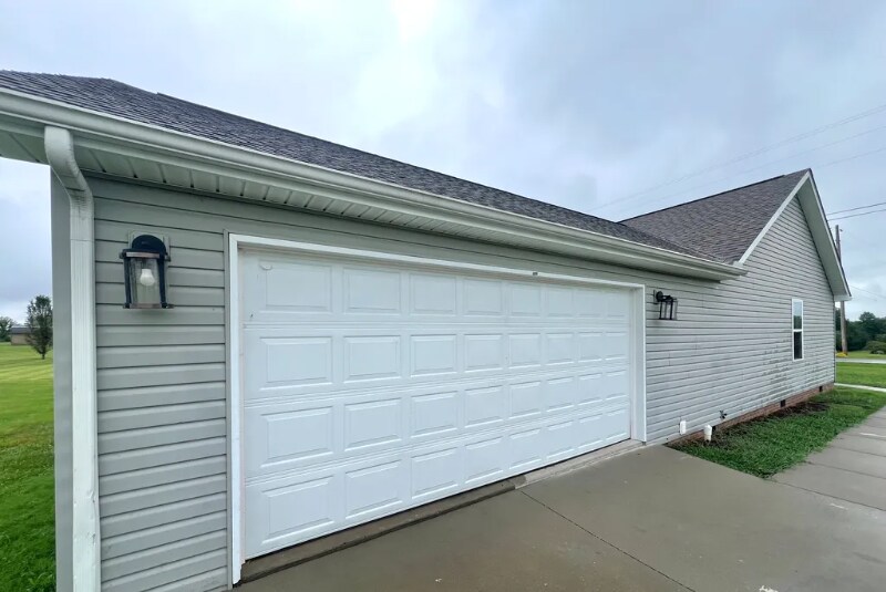 Building Photo - 4901 Cedar Creek Circle