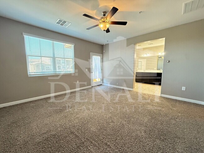 Building Photo - 1255 N Arizona Ave