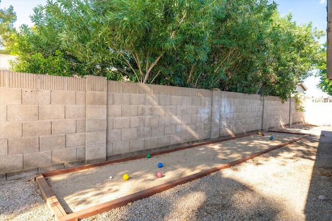 Building Photo - 5747 N 48th Ln