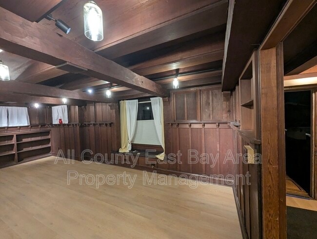 Building Photo - 1529 Josephine St