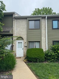 Building Photo - 603 Valley Dr