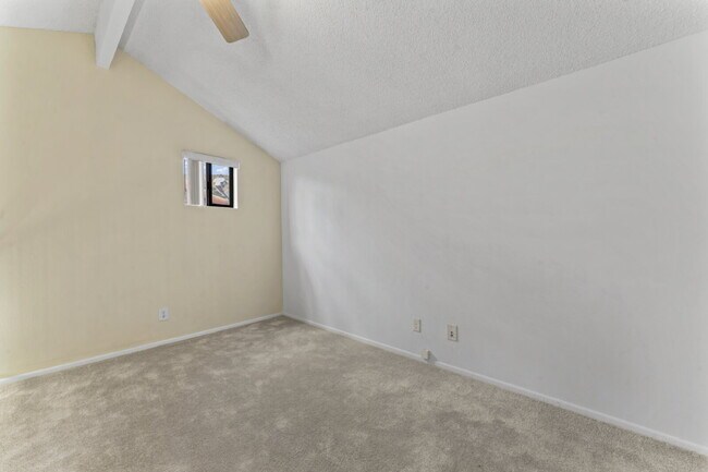 Building Photo - "Charming 2-Bed, 2-Bath Condo Retreat in S...