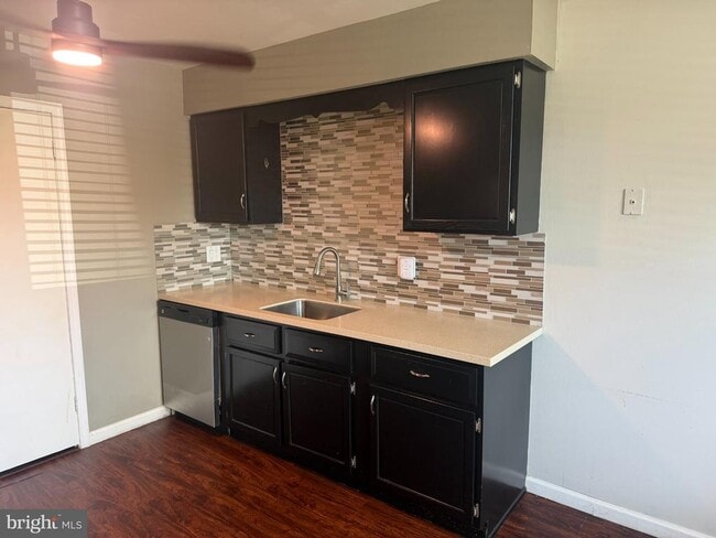 Building Photo - 612 N Shady Retreat Rd