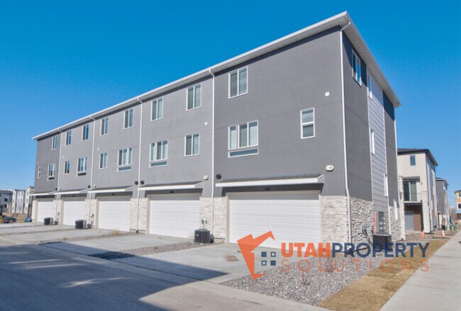 Building Photo - 982 W 380 S