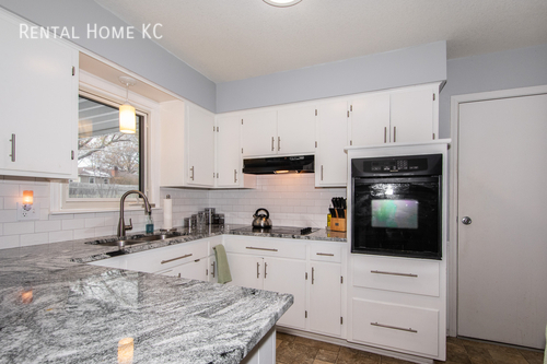 Building Photo - 4828 Bond-