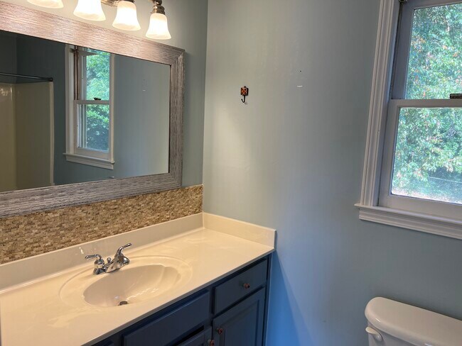 Building Photo - 113 Pine Gate Dr