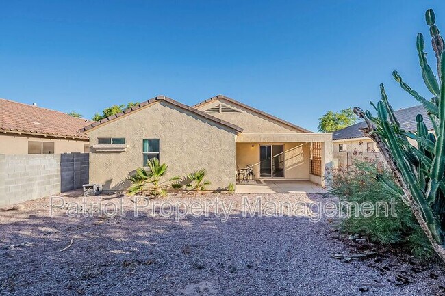 Building Photo - 13930 W Country Gables Dr