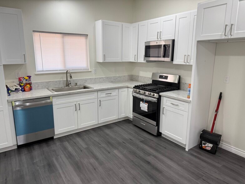 Building Photo - 7658 Cornel Ct