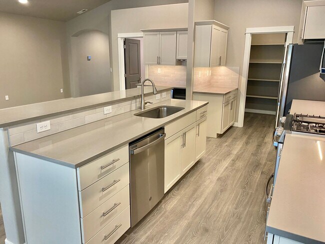 Building Photo - 61357 SE Matthew St