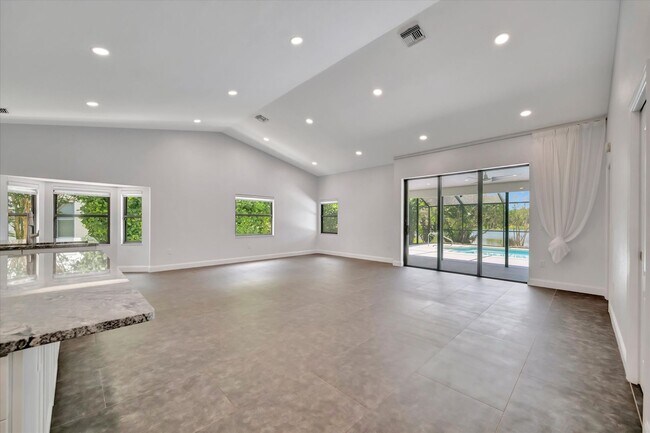 Building Photo - Stunning 3 Bed/ 2 Bath Pool Home in Longwood Run ~ UTC