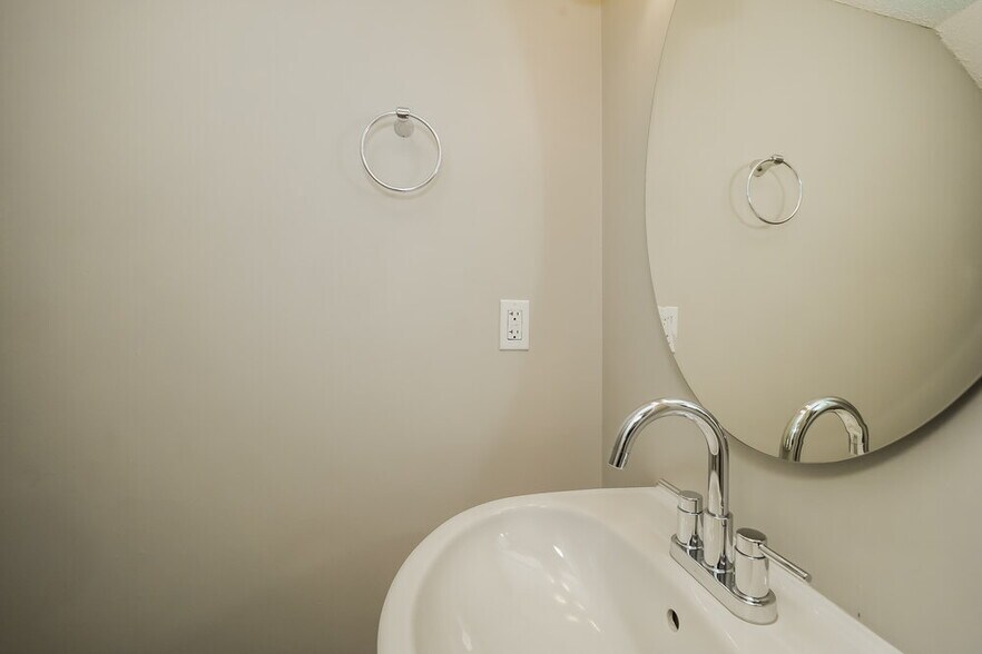 Building Photo - 2119 Summer Wind Dr SW