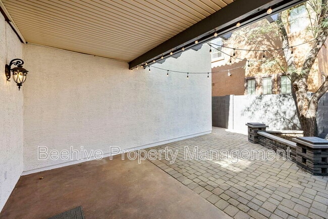 Building Photo - 2314 W Jake Haven