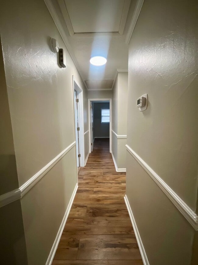 Building Photo - 3 Bed/2 Bath Home