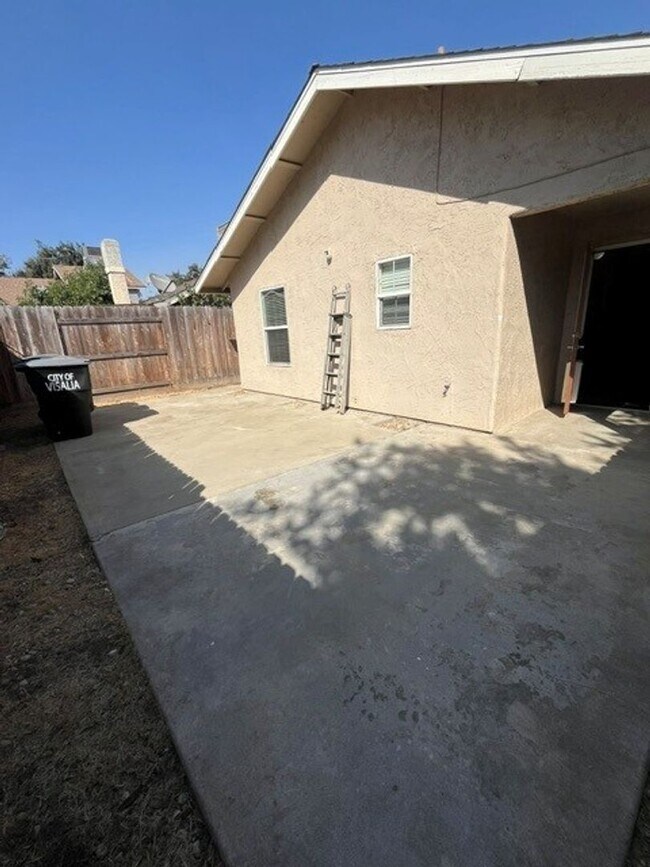 Building Photo - 2313 N Gowdy St