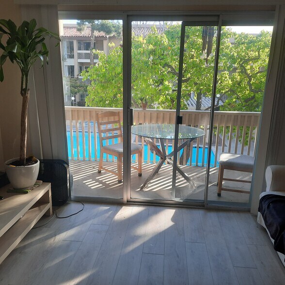 Building Photo - 1855 Diamond St