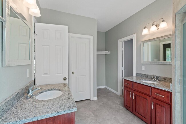 Building Photo - 1253 E Jessamine St