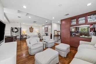 Building Photo - 623 Pinehaven Dr