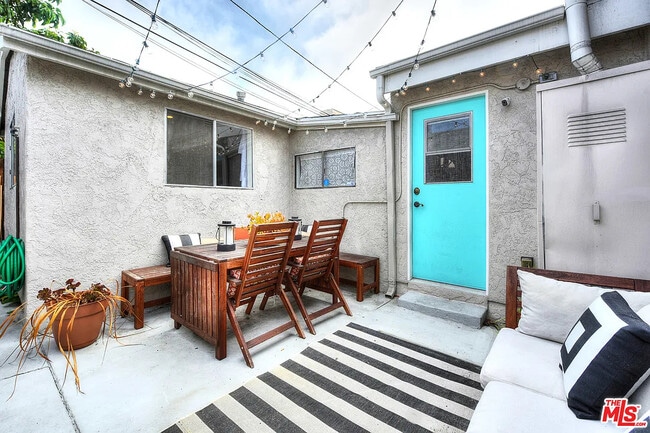 Building Photo - 3844 Goldwyn Terrace