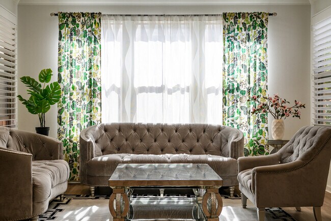 Building Photo - 110 Sugar Cane