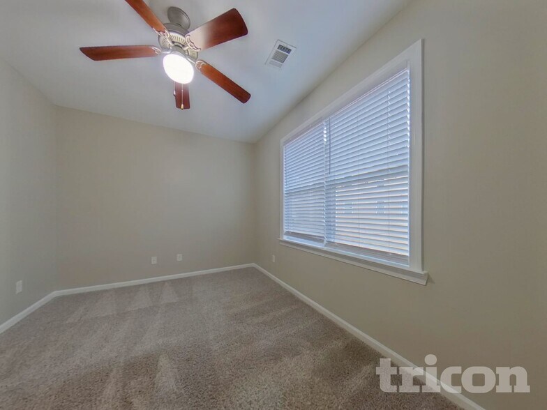 Building Photo - 3605 Long Lake Dr