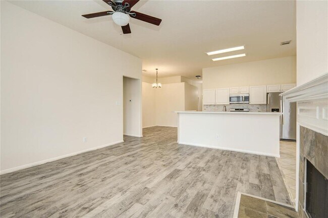 Building Photo - 9719 Goldenglade Dr