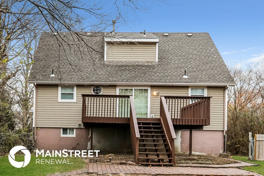 Building Photo - 11520 N Walnut St