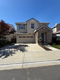 Building Photo - Luxurious 4 Bedroom 2.5 Bath Home.