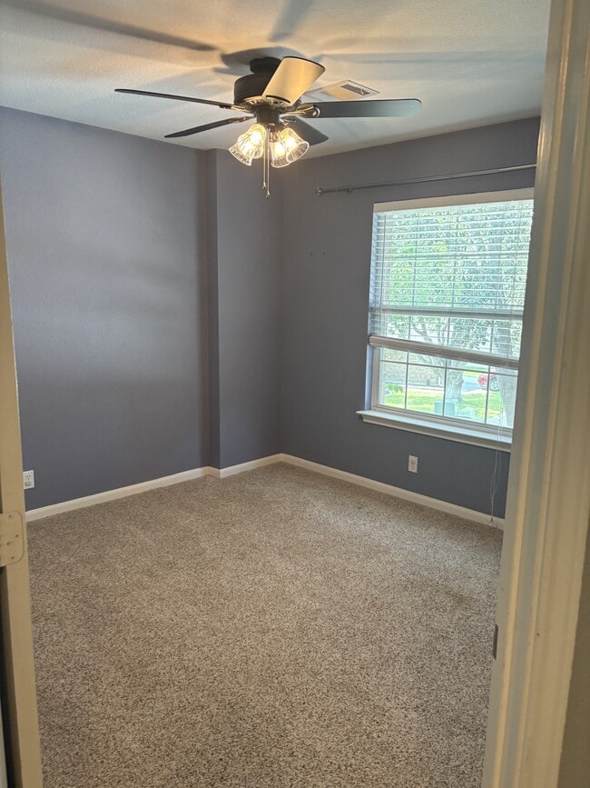 Building Photo - 264 Tierra Grande