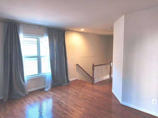 Building Photo - Luxurious Single-Family Home in Vibrant One Loudoun!