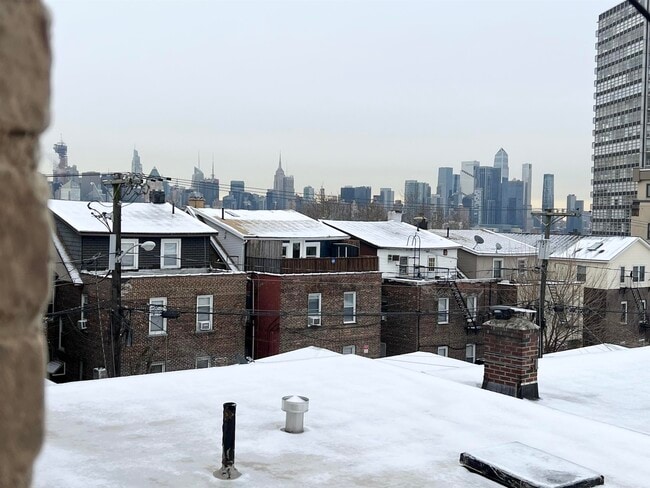 Building Photo - 6114 Highland Pl