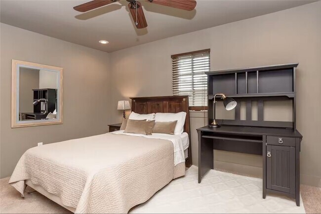 Building Photo - 303 NW F St