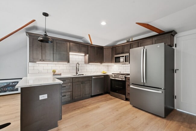 Building Photo - 2034 Maple Ave