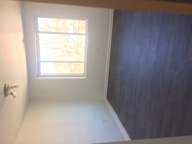 Building Photo - 1 Downing Pl NE