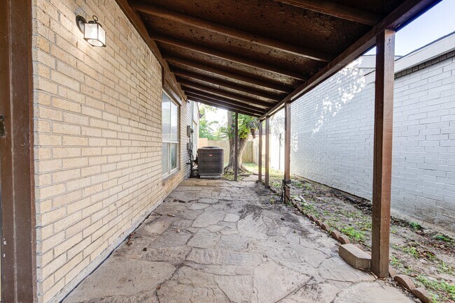 Building Photo - 10822 Kirktown Dr