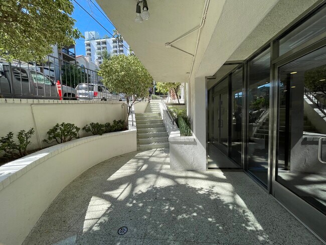 Building Photo - 960 Larrabee St