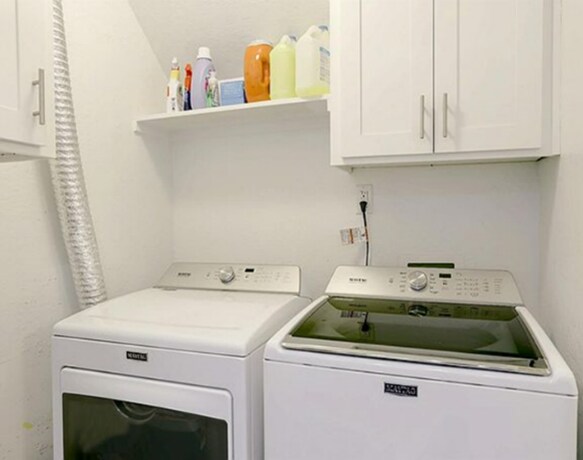 In Unit Laundry - 8860 La Riviera Dr
