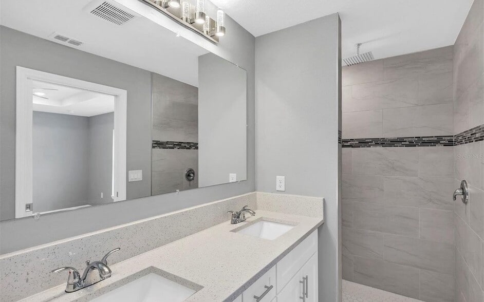 Building Photo - 15145 SW 65th Avenue Rd