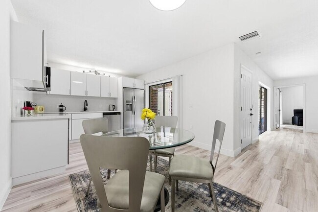 Building Photo - 1424 14th Terrace