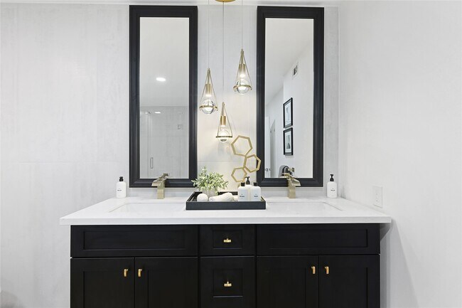 Building Photo - 526 Colquitt St