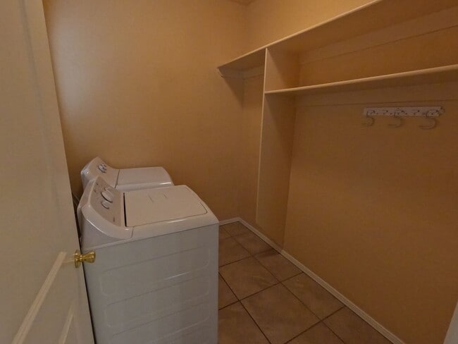 Building Photo - 1401 W Brown Rd