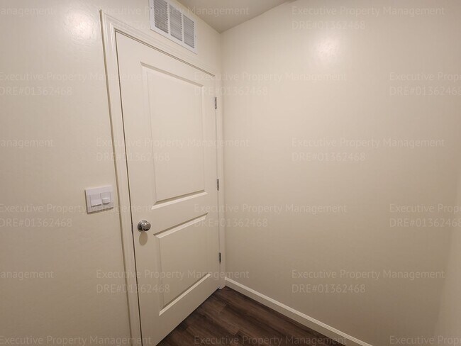 Building Photo - 8921 Kemi St