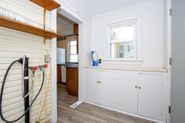 Building Photo - Two Bedroom Home