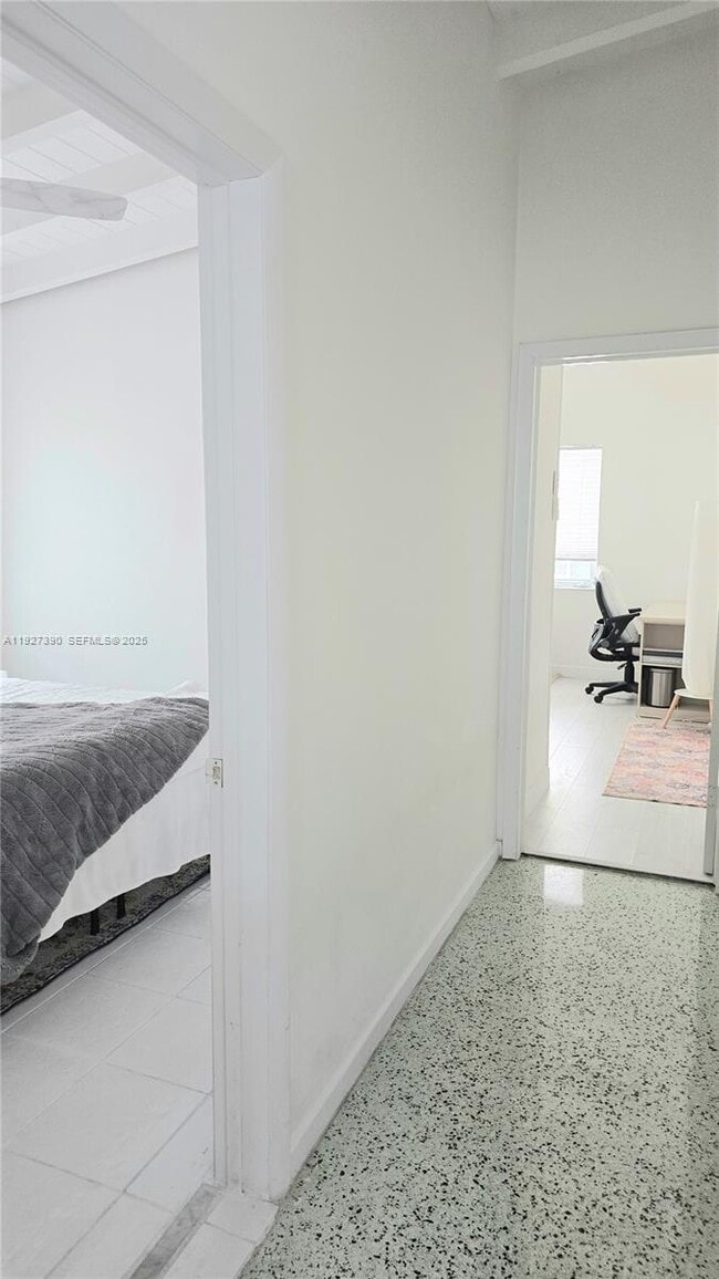 Building Photo - 6550 SW 26th St