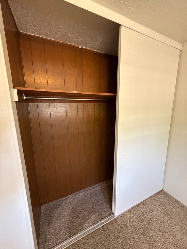 Building Photo - 550 SW Levens St