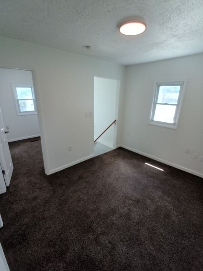 Building Photo - 2044 Garrick Ave