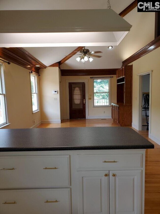 Building Photo - 700 Chester St