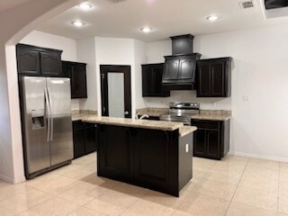 Building Photo - 302 E Gabriella Ave