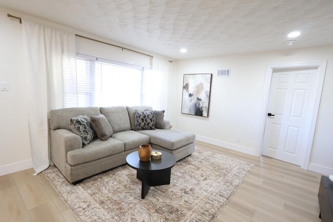 Building Photo - 121 Belt Ave