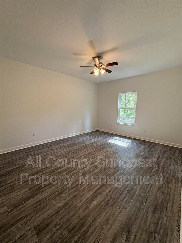 Building Photo - 535 Sunset Dr