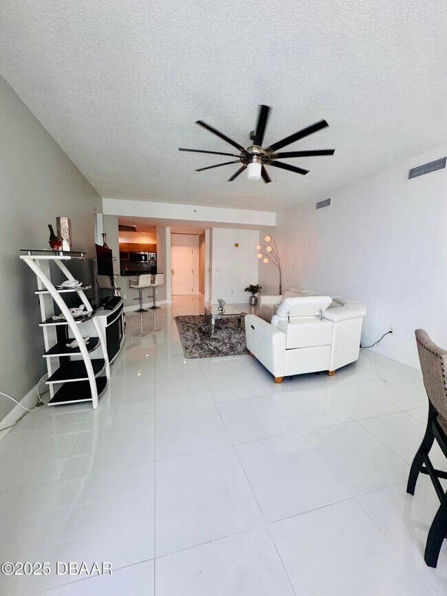 Building Photo - 231 Riverside Dr